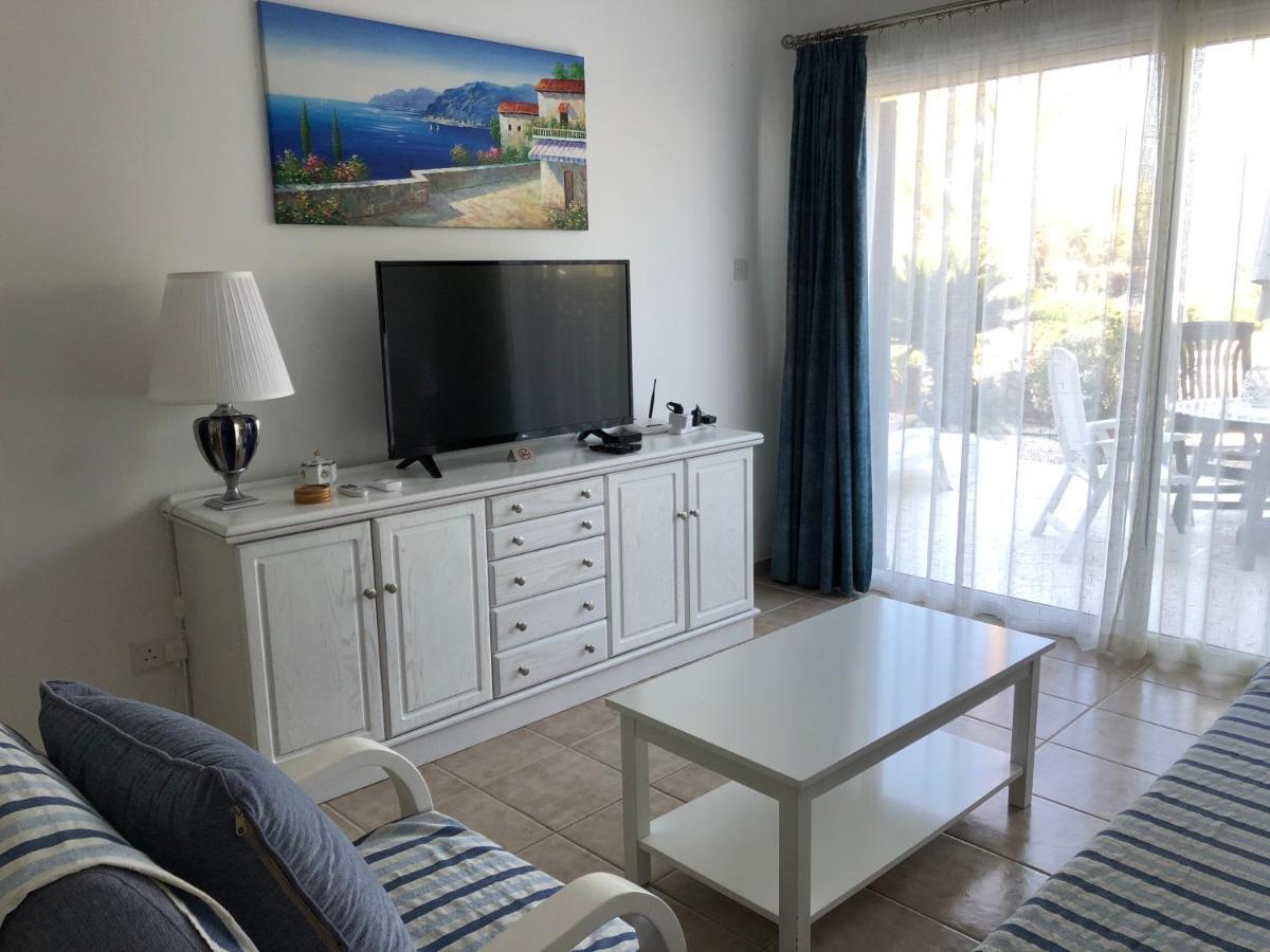 Kings Palace - Fabulous Pool-Side 2 Bed Apartment 파포스 외부 사진