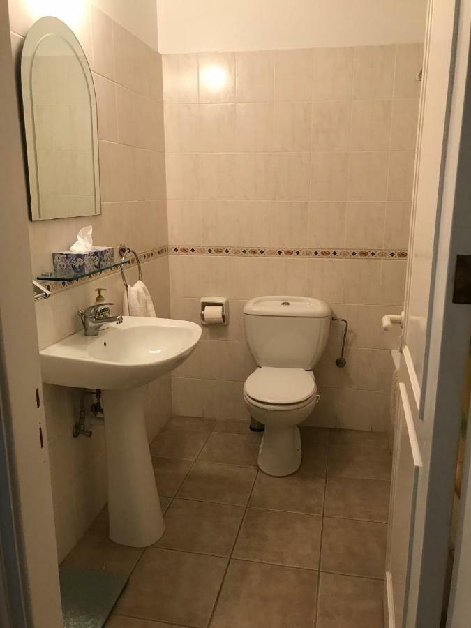 Kings Palace - Fabulous Pool-Side 2 Bed Apartment 파포스 외부 사진