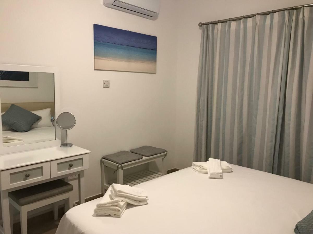 Kings Palace - Fabulous Pool-Side 2 Bed Apartment 파포스 외부 사진